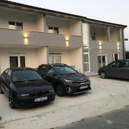 Adla Apartmani Ulcinj Eksteriør bilde